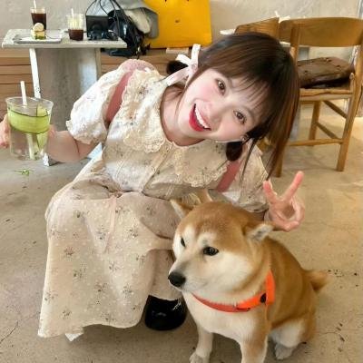 穿粉红色裤子的男孩海报